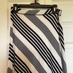 Women’s Joan Vass New York S maxi skirt black & off white diagonal w/ left split